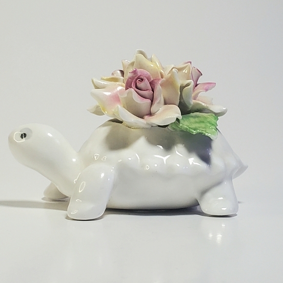Vintage Raybur Staffordshire England Bone China Figurine Turtle with Roses EUC - Picture 6 of 10